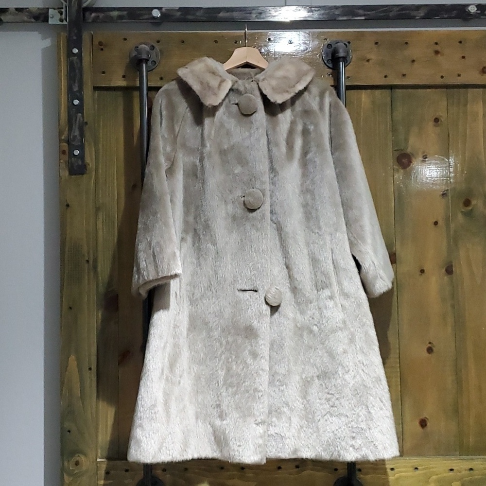 FAUX FUR LONG COAT LIGHT GRAY VINTAGE RETRO  UNION LABEL